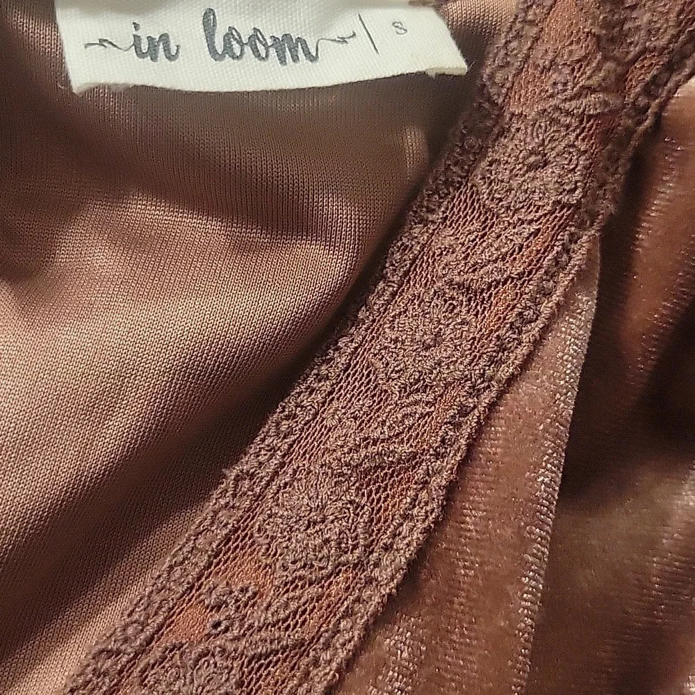 Velvet  Dress With Lace - Picture 7 of 7